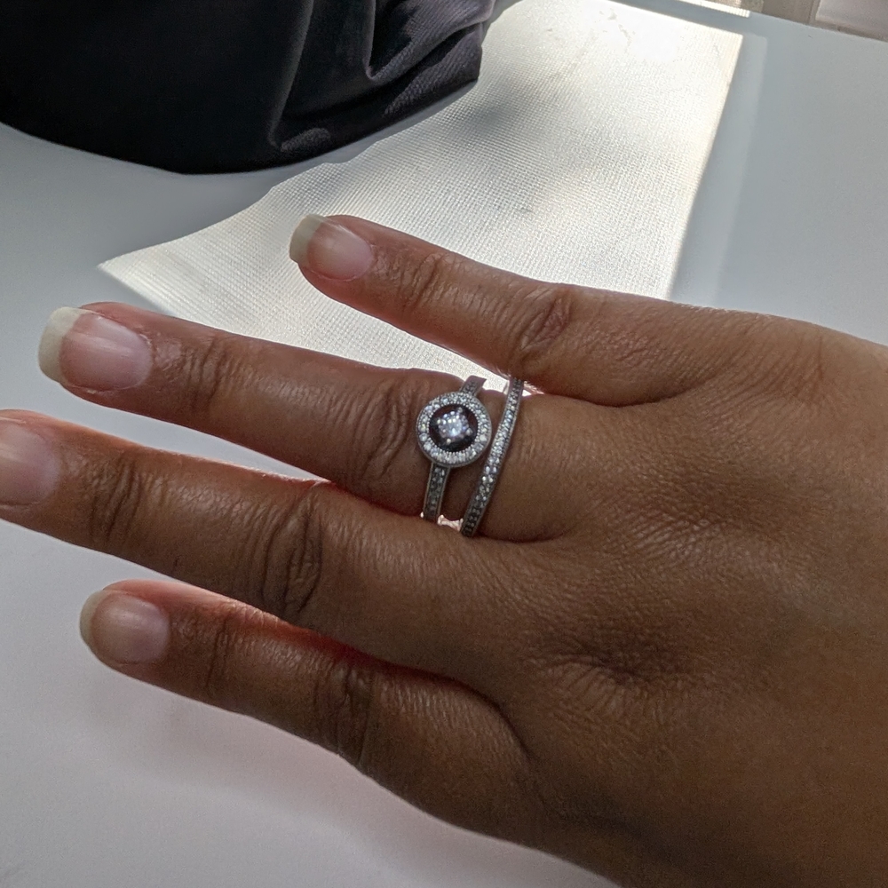 Elegant Silver Cubic Zirconia Ring - Picture 5 of 7